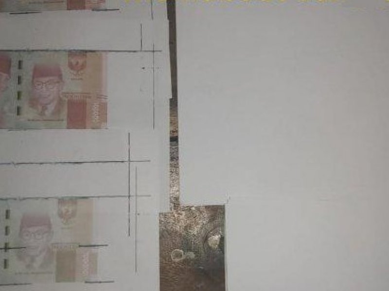 Jual Ponsel Sistem COD, Dibayar Pakai Uang Palsu, Dicetak di Kamar Kos