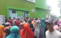 Warga Diancam Tidak Dapat Sembako, Kalau Masih Salat di Masjid