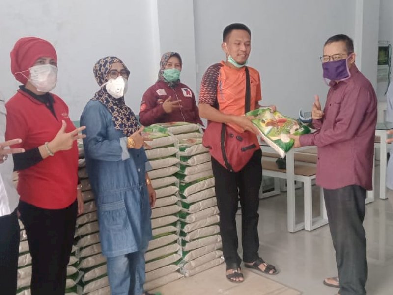 Sahabat Peduli Percayakan kepada Kombes Salurkan 107 Zak Beras 5 Kg