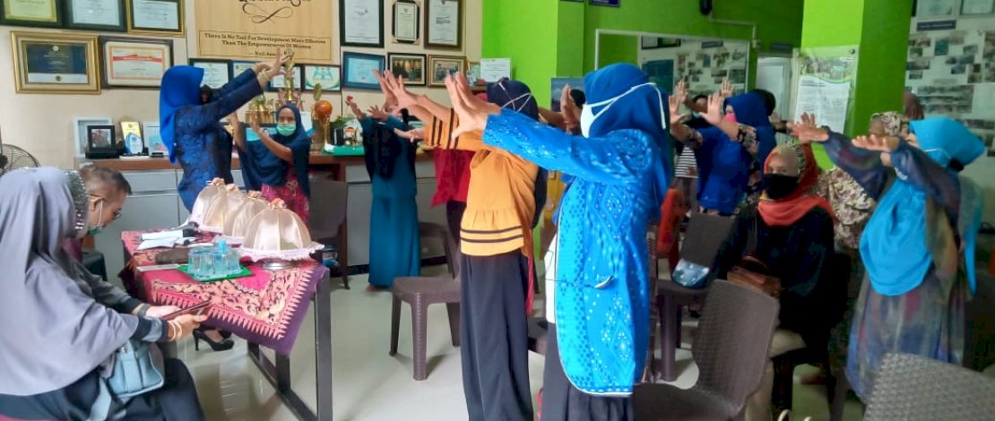 Kombes memperingati miladnya dengan mengedukasi pelaku UMKM bertahan di tengah pandemi Covid-19.