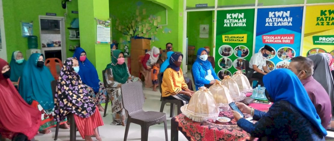 Kombes memperingati miladnya dengan mengedukasi pelaku UMKM bertahan di tengah pandemi Covid-19.