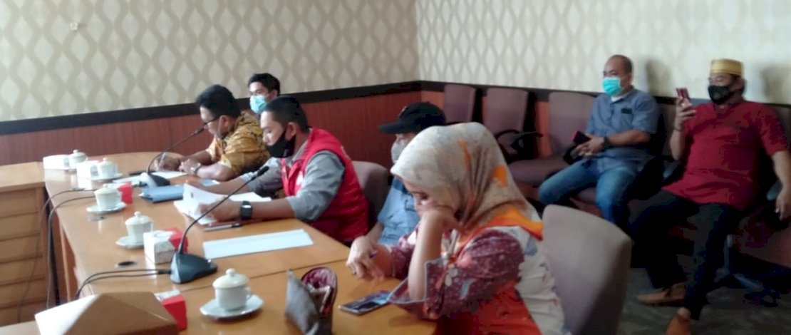 Suasana rapat BPNT di ruang Komisi IV DPRD Bone.