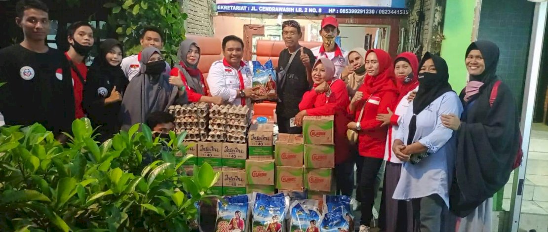Bantuan yang disalurkan PKPM dan RPS untuk korban kebakaran di Pasar Senggol. Bantuan yang disalurkan PKPM dan RPS untuk korban kebakaran di Pasar Senggol.