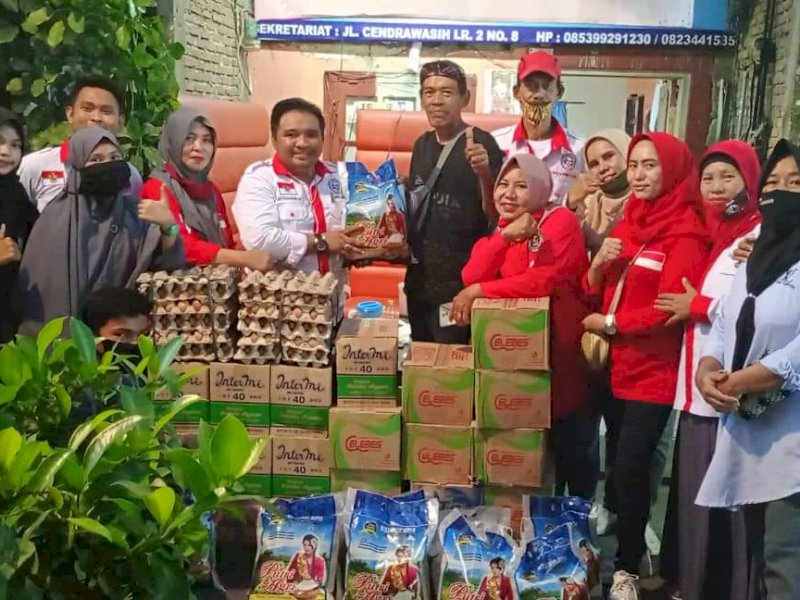 PMKM dan RPS Salurkan Bantuan untuk Korban Kebakaran Pasar Senggol