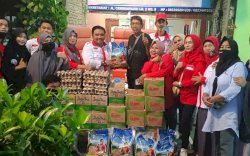 PMKM dan RPS Salurkan Bantuan untuk Korban Kebakaran Pasar Senggol