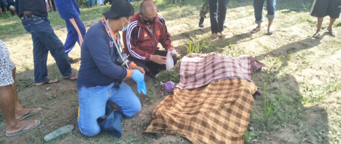 Foto-foto penemuan dan evakuasi jasad korban penikaman di Bajeng, Gowa. (Foto: Subag Humas Polres Gowa).