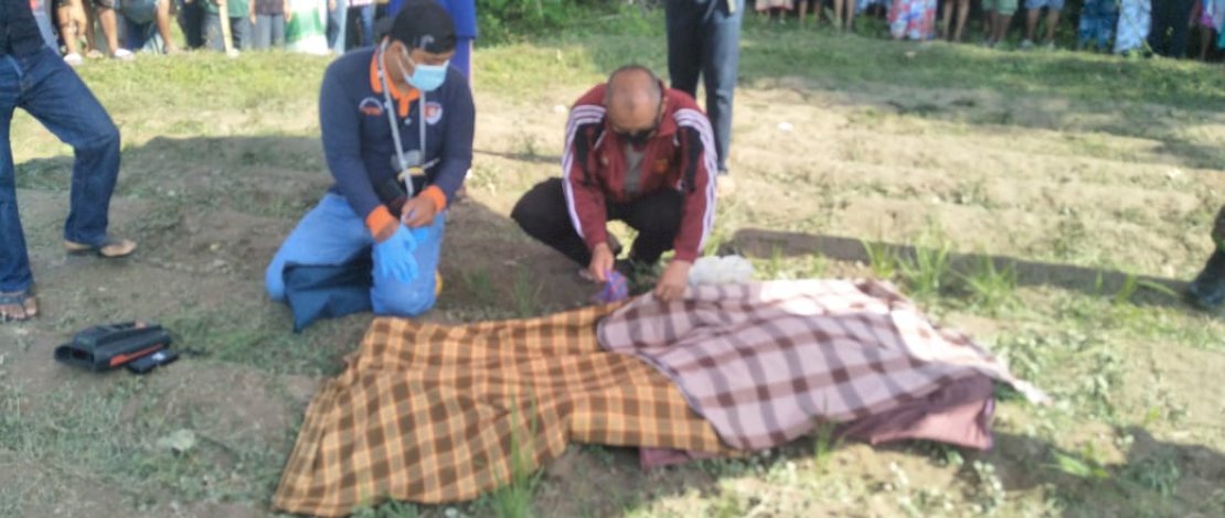 Foto-foto penemuan dan evakuasi jasad korban penikaman di Bajeng, Gowa. (Foto: Subag Humas Polres Gowa).