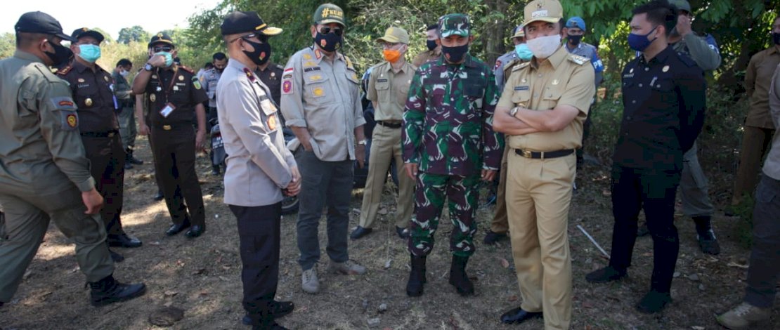 Peninjauan lahan kereta api Makassar-Parepare.