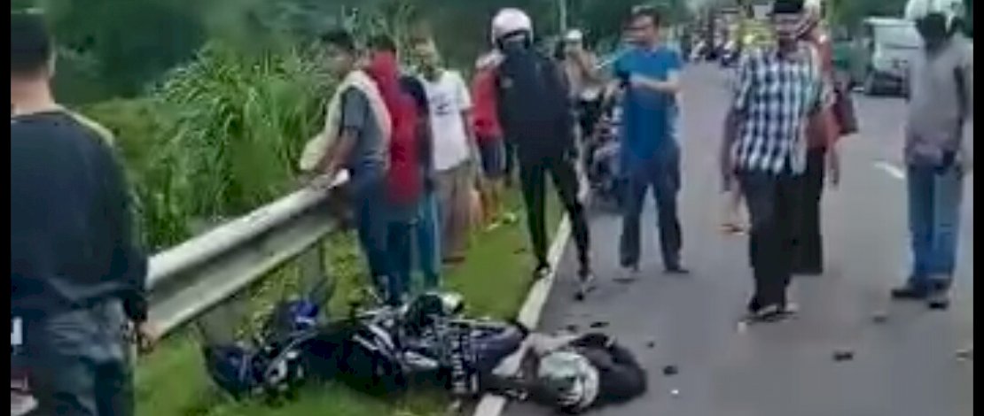 Kecelakaan lalu lintas di Pakalu, Bantimurung, Maros.