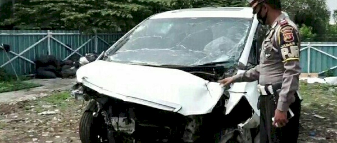 Kondisi mobil Alphard yang dikendarai Hanafi Rais. (Sumber: Detik)