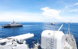 Enam Kapal Perang TNI-AL Lancarkan Manuver di Laut Sulawesi