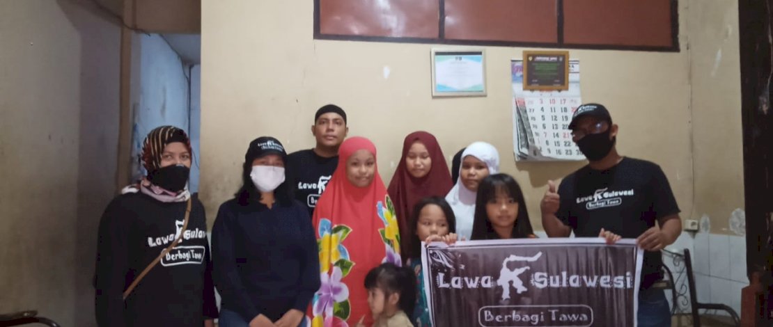 Grup medsos Lawak Sulawesi, berbagi berkah dengan Panti Asuhan Arafah di Jl Srigala, Makassar.
