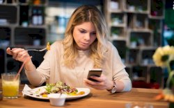 Cara Sehat Menurunkan Berat Badan Usai Melahirkan, Salah Satunya Lengkapi Nutrisi 4 Sehat 5 Sempurna