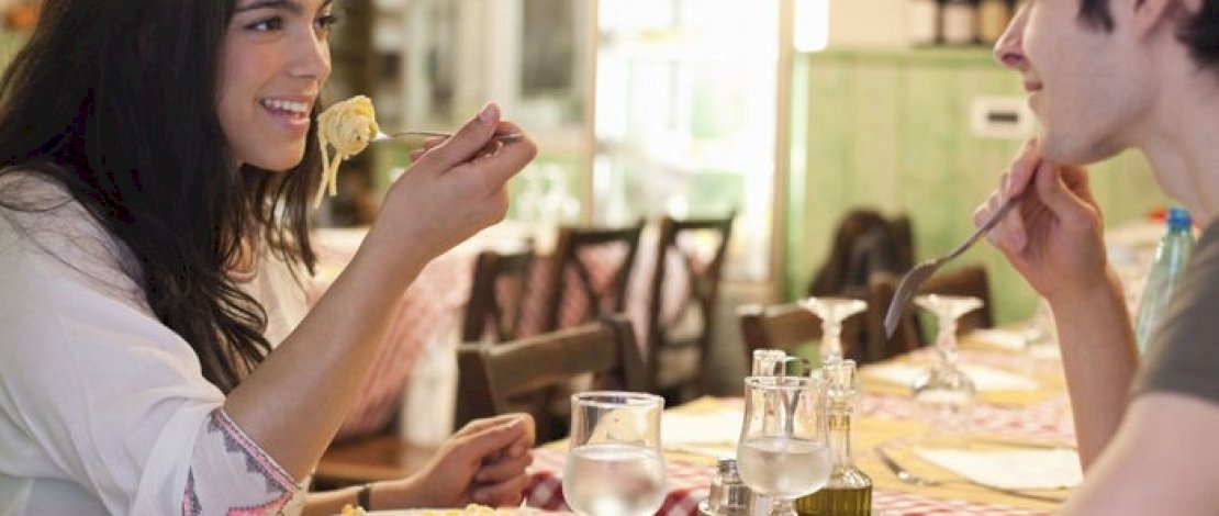 Penyebab Orang yang Makan Setelah Jam 6 Sore Cenderung Gemuk