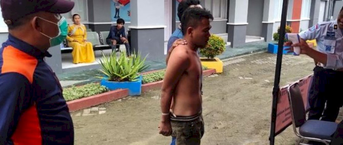 Rudi Hartono saat digiring kembali ke Rutan Kelas IIB Sengkang.