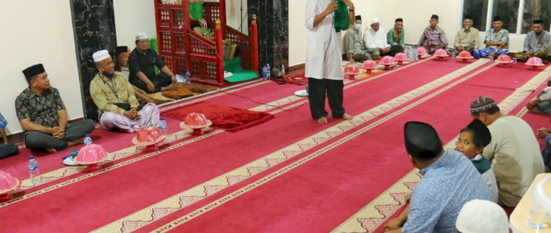 Tausiah agama pada acara maulid di Kelurahan Baju Bodoa, Kecamatan Maros Baru, malam tadi.