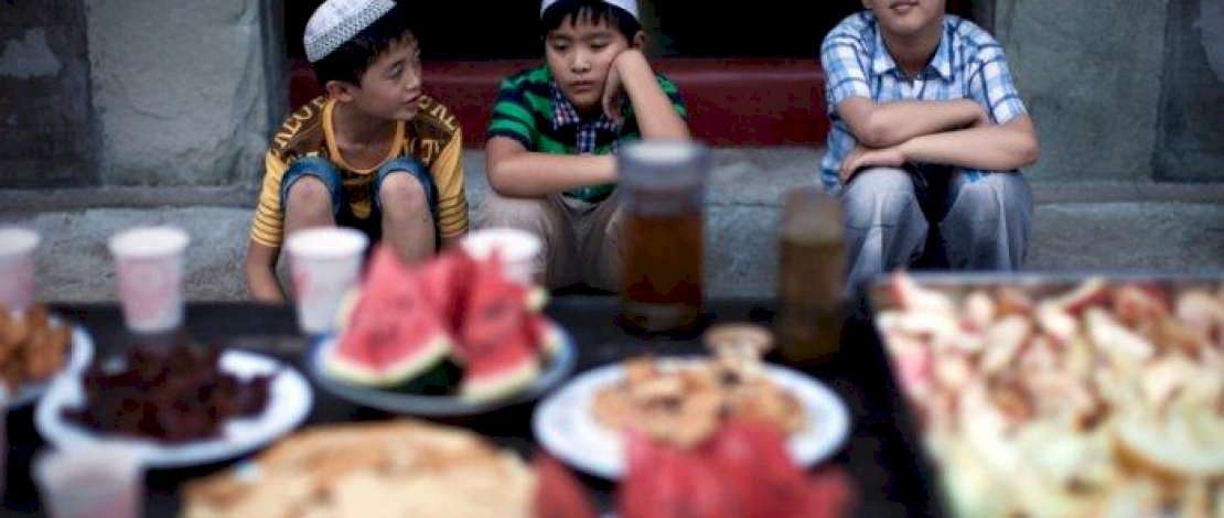 Menunggu waktu berbuka. Menunggu waktu berbuka.