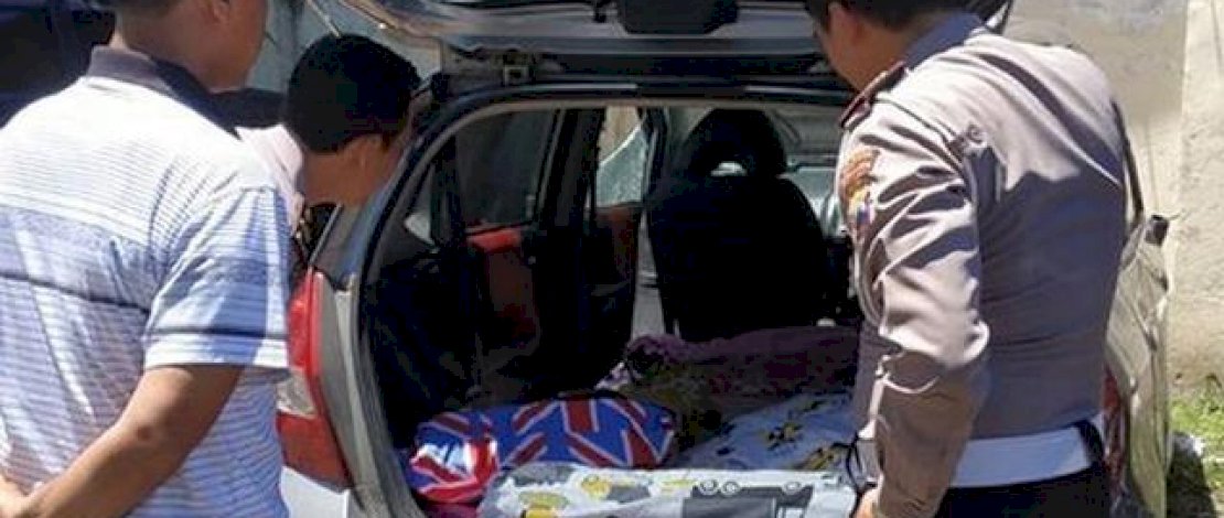 Pasangan Gay Kepergok Berbuat Mesum di Mobil