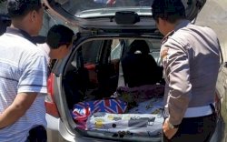 Pasangan Gay Kepergok Berbuat Mesum di Mobil