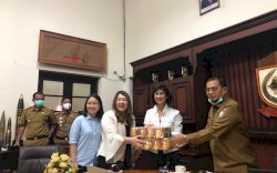 Iqbal Suhaeb Terima Bantuan 1 Ton Mi Instan dari Misho Japanese Restaurant