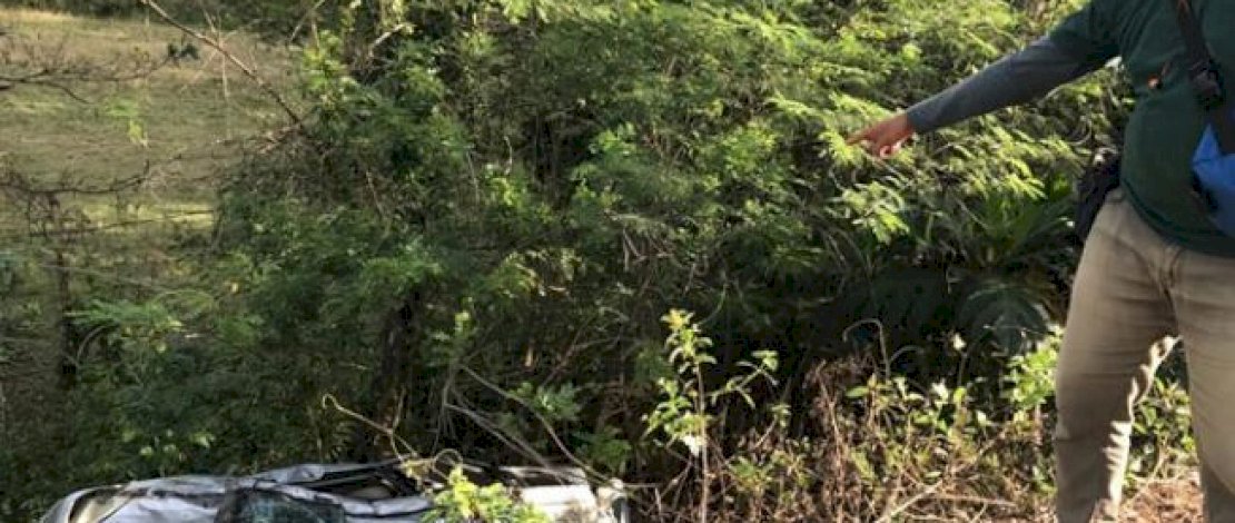 Sebuah Avana silver terjun ke jurang di Mallawa, Maros.