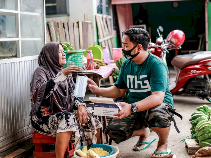 Cegah Kluster, Mudassir Bagikan Masker ke Pedagang Pasar