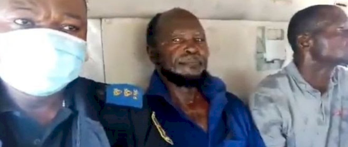 Ne Muanda Nsemi (tengah).