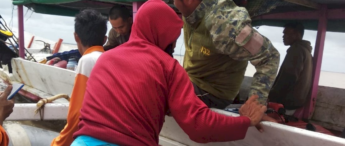 Penyelamatan nelayan yang tenggelam di Merauke.
