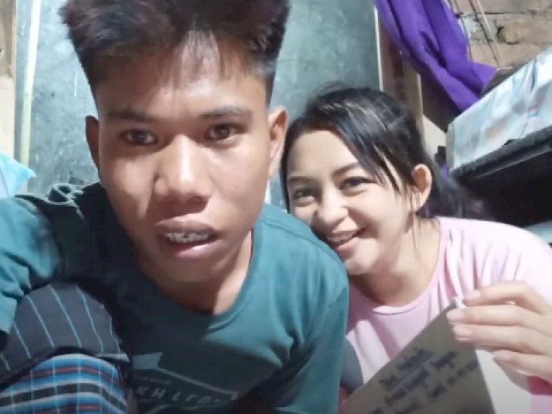 Kisah Cinta Pria Nikahi Model Cantik dengan Mahar Sandal Jepit