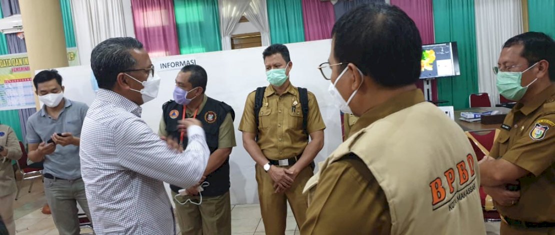 NA saat berkunjung ke posko Covid-19 di Jl Nikel.