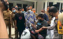 Diundang Khusus ke Gubernuran, Bocah Penjual Jalangkote Dapat Motor dan Beasiswa