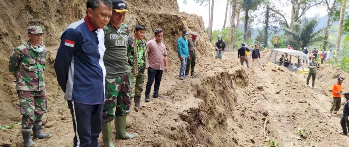 Gubernur Sulsel Tinjau Jalan Pintas Penghubung Soppeng&ndash;Barru