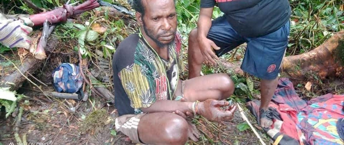 Foto seorang anggota OPM mengalami luka tembak.