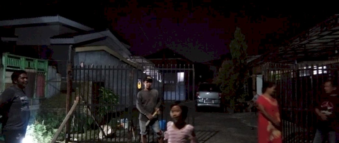 Pagar besi di ujung lorong Kompleks Swadaya untuk memperketat penjagaan jelang PSBB. 