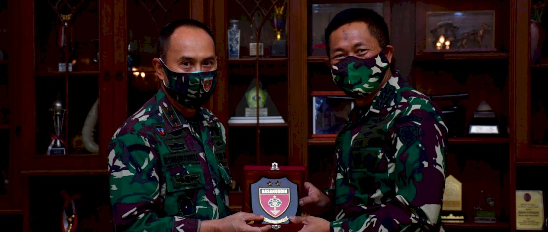 Pangdam XIV Hasanuddin, Mayjen TNI Andi Sumangerukka, menerima Sekjen Kemhan, Marsdya TNI Donny Ermawan Taufanto.