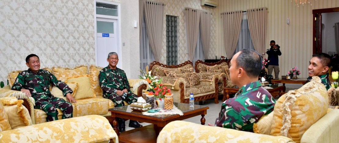 Pangdam XIV Hasanuddin, Mayjen TNI Andi Sumangerukka, menerima Sekjen Kemhan, Marsdya TNI Donny Ermawan Taufanto.