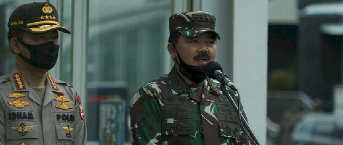 Panglima TNI Marsekal Hadi Tjahjanto didampingi Kapolri, Jenderal Idham Azis. (Sumber: Andhika/Detik) Panglima TNI Marsekal Hadi Tjahjanto didampingi Kapolri, Jenderal Idham Azis. (Sumber: Andhika/Detik)
