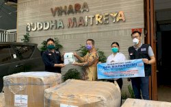 Paramita Foundation Serahkan Bantuan APD ke Satgas IDI Makassar