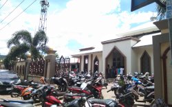 Jemaah Salat Jumat Sejumlah Masjid di Perumnas Antang Membludak