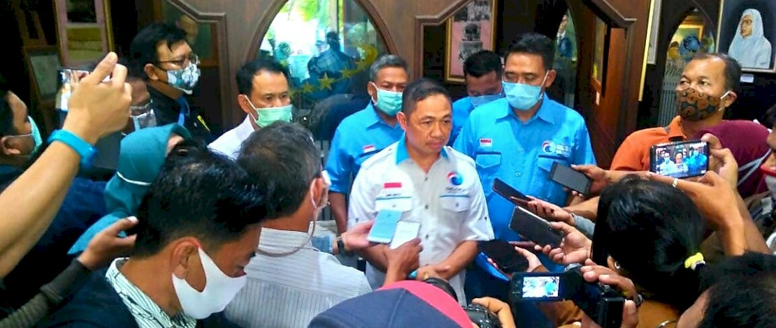 Ketua DPN Partai Gelora, Anis Matta menggelar konferensi pers di Surabaya, Selasa, 10 November 2020.