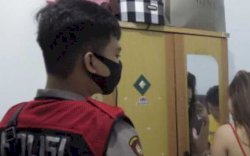 Digerebek Satu Kamar, Si Pria Sambil Tunjuk Pasangannya: "Dia Tante Saya Pak"