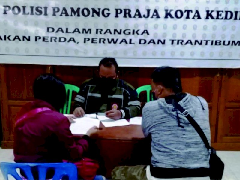 Grebek Istri Mesum, Suami Minta Selingkuhannya Nikahi Sang Istri
