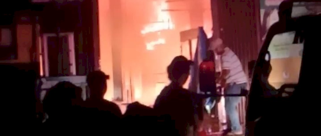 Kebakaran melanda Pasar Karisa Jeneponto.