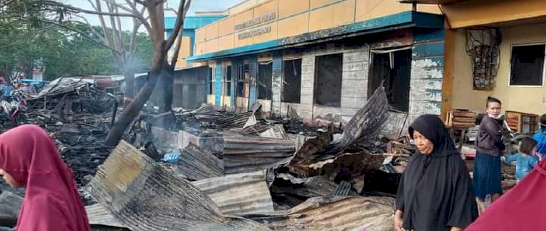 Pasar Karisa Jeneponto terbakar.