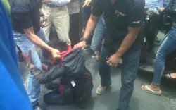 Bacok Leher Ibu Kandung, Pria Ini dengan Santai Jalan Keluar Rumah