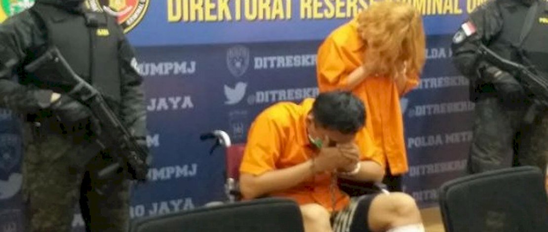 Dua pelaku mutilasi, saat dihadirkan pada konferenai pers yang digelar Polda Metro Jaya.