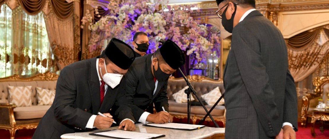 Gubernur Lantik Dua Pejabat Baru Pemprov Sulsel