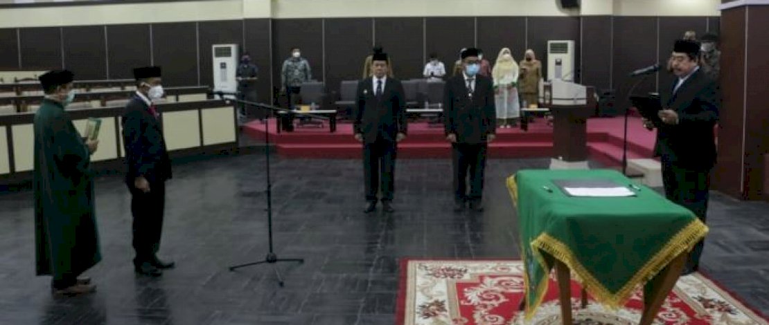 Proses pelantikan Sekwan DPRD Sulsel, M Jabir.