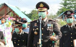 Isak Tangis Warnai Pemakaman Briptu Marcelino Rumaikewi