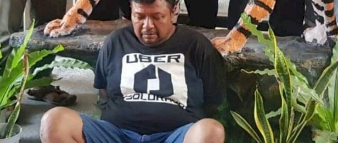 HT saat dibekuk polisi. Pria ini menghabisi satu keluarga dengan sadis.